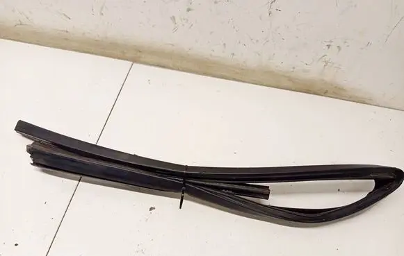Volvo S60 Rubber seal front coupe door 