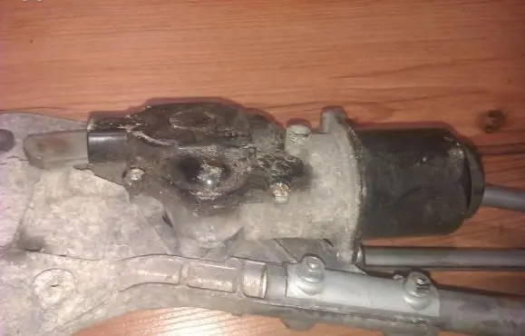 Nissan X-Trail T30 Wiper motor