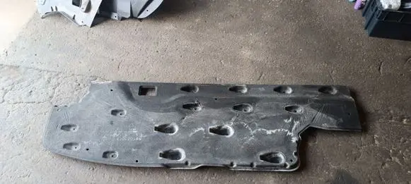 Maserati Ghibli Front underbody cover/under tray 670030796