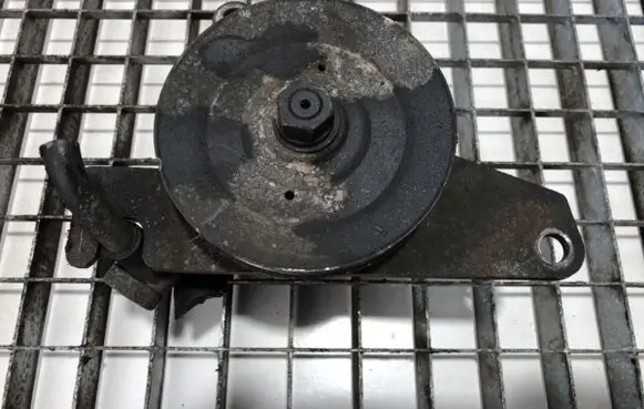 Nissan Pathfinder R50 Power steering pump