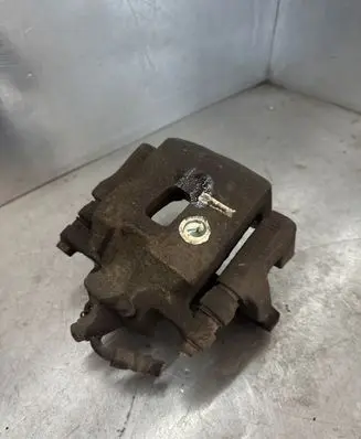 Toyota RAV 4 (XA20) Front brake caliper