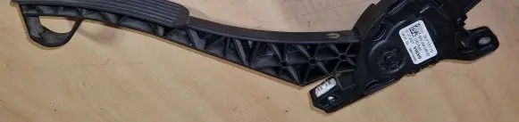 Volvo V70 Accelerator throttle pedal 30715175