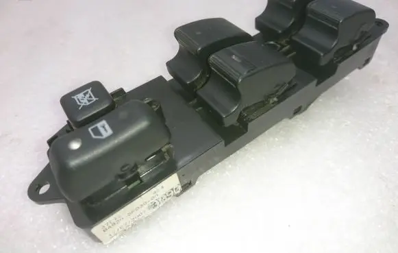 Toyota Corolla Verso AR10 Electric window control switch 848200F03000