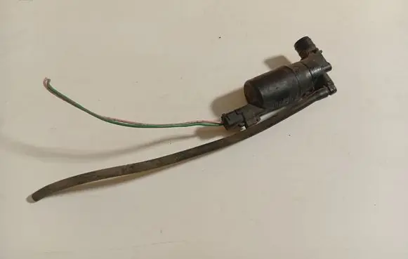 Peugeot 406 Windscreen/windshield washer pump 8200031805