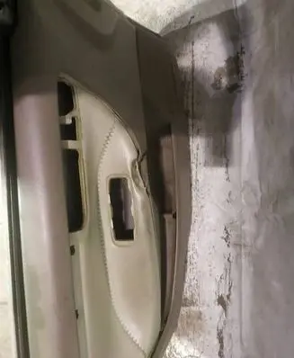 Volvo XC70 Front door card panel trim