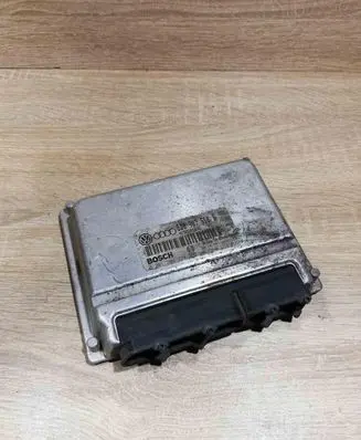 Volkswagen PASSAT B5 Engine control unit/module ECU 8D0907558B 0261204774