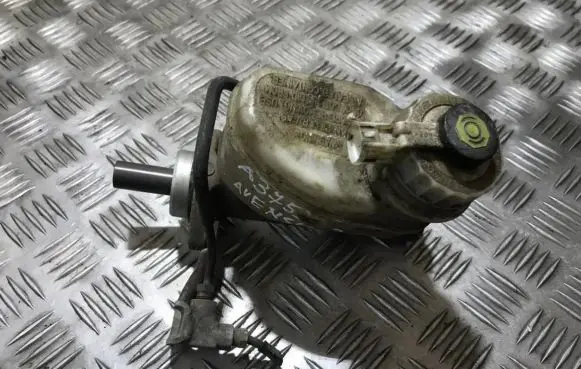 Toyota Avensis T220 Master brake cylinder