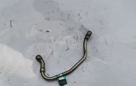 Jeep Grand Cherokee Fuel injector supply line/pipe NOCODE