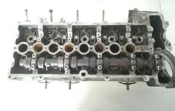BMW 3 E46 Engine head 22466019