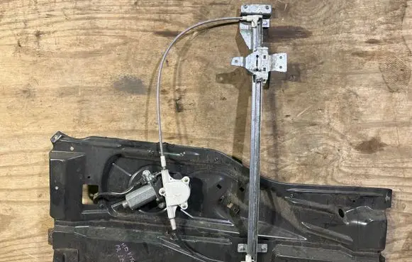 Mercedes-Benz Vito Viano W638 Front door window regulator with motor 0130821666