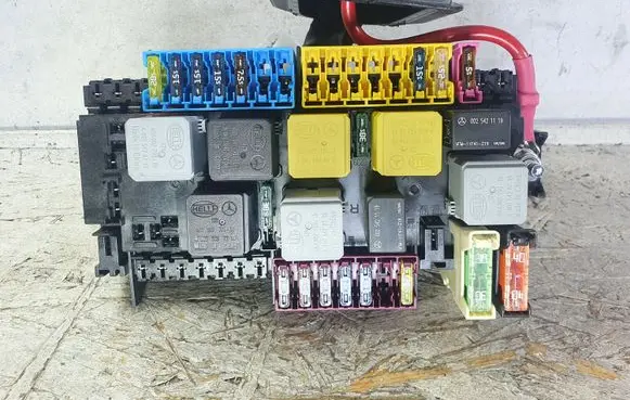 Mercedes-Benz GLE (W166 - C292) Fuse module A1669063801