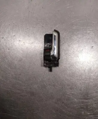 Suzuki Swift I Front door interior handle