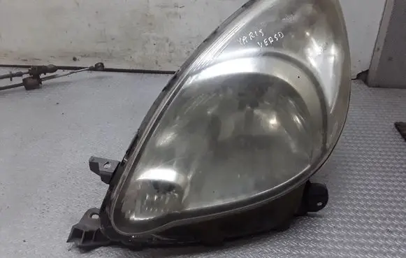 Toyota Yaris Headlight/headlamp