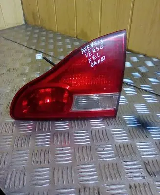 Toyota Avensis Verso Tailgate rear/tail lights