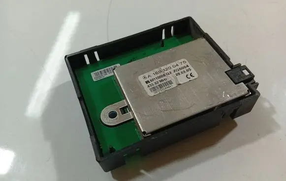 Mercedes-Benz B W245 Antenna control unit A1698200475