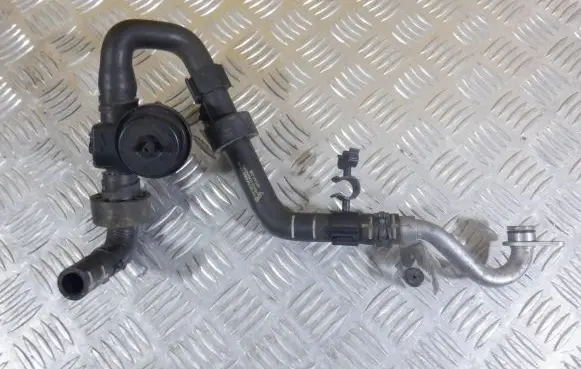 Volkswagen Touareg II Engine coolant pipe/hose 7P6122157E
