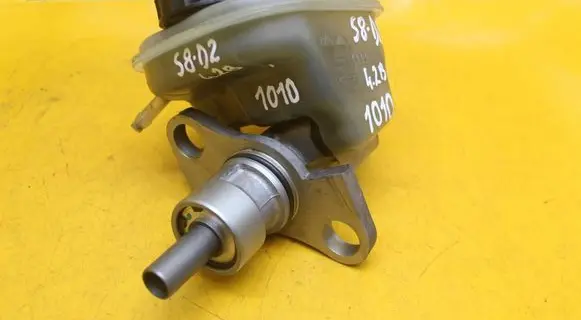 Audi A8 S8 D2 4D Brake fluid reservoir 4D0611301E
