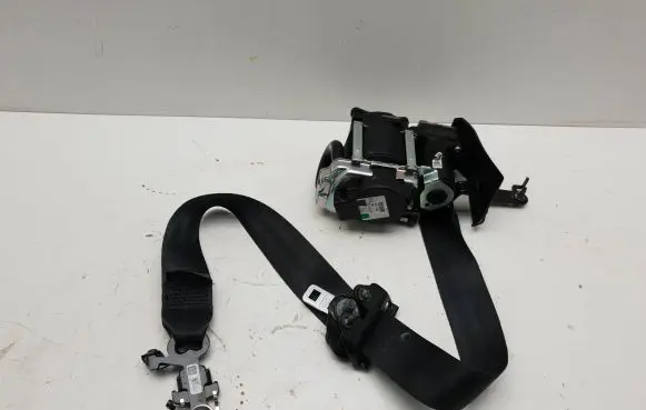 Volvo XC90 Front seatbelt 32239339 637752600 11112018