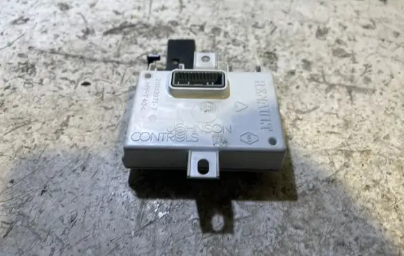 Renault Megane III Comfort/convenience module 281139717