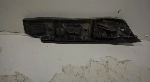 Front bumper mounting bracket
