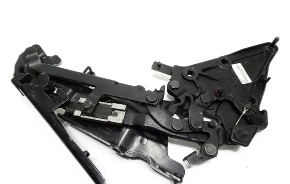Mitsubishi Colt Tailgate/trunk/boot hinge 0280267