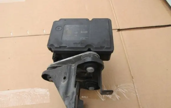 Mercedes-Benz S W221 ABS Pump A2215457332