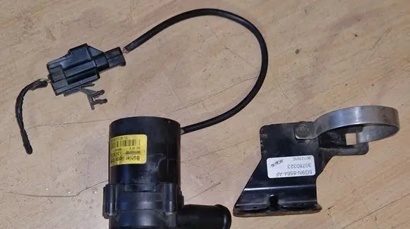 Volvo V70 Electric auxiliary coolant/water pump 90133788 30780323