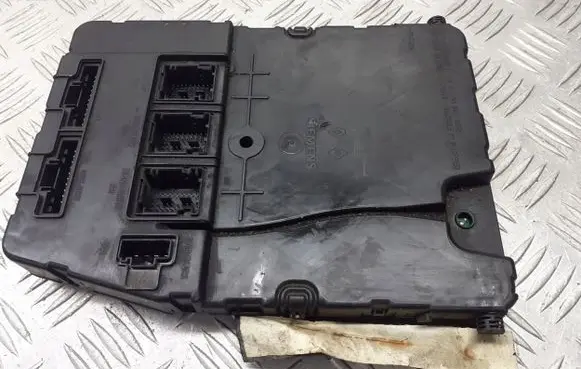 Renault Scenic II - Grand scenic II Central body control module 8200305575