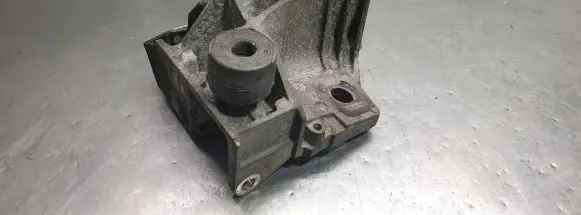 Volvo V70 Engine mounting bracket 6G926F030BA