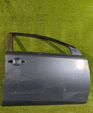 Toyota Auris E180 Front door 