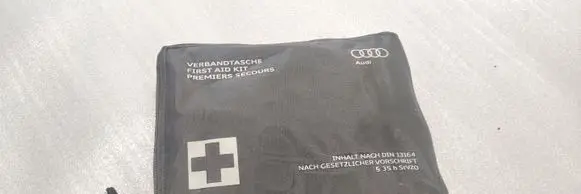 Audi A8 S8 D4 4H First aid kit 4H0860282B