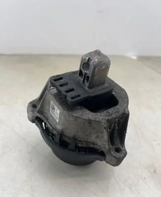BMW 7 G11 G12 Engine mount bracket 6860477
