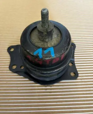 Engine mount bracket