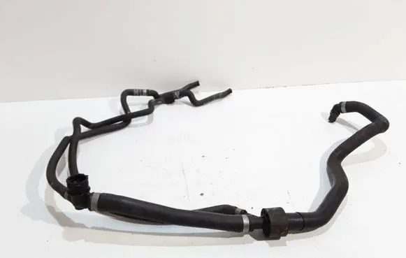 Mercedes-Benz CLS C219 Engine coolant pipe/hose