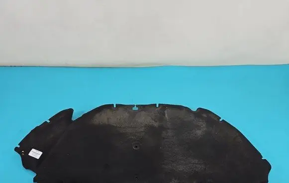 Engine bonnet/hood sound/heat insulation