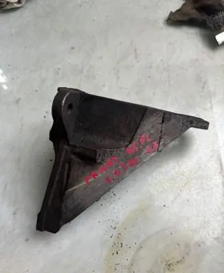 Volkswagen PASSAT B5 Gearbox mounting bracket 8D0399113AS