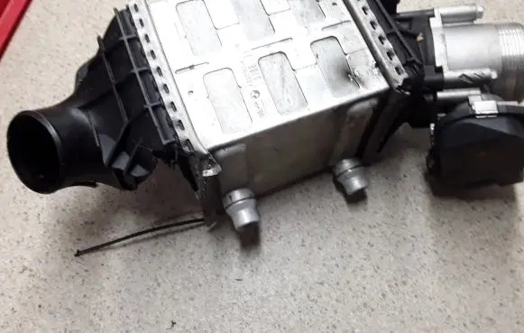 BMW M5 Intercooler radiator 7843119 7555944