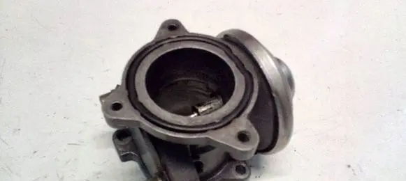 Volkswagen Polo EGR valve 045129637A
