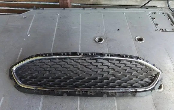 Ford Fiesta Front bumper upper radiator grill H1BB8B271A1 H1BB8B271