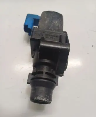 Volvo V40 Coolant heater control valve BM5G8C605DA