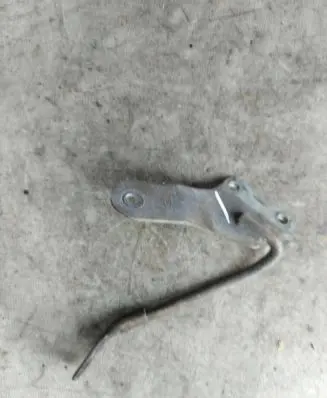 Engine mounting bracket