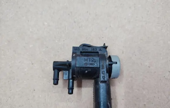 Audi Q5 SQ5 Turbo solenoid valve 1K0906283A