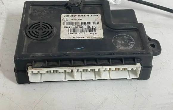 KIA Sorento Door central lock control unit/module 954113E780