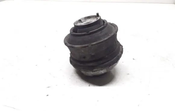 Mercedes-Benz C W202 Engine mount bracket 2102400617