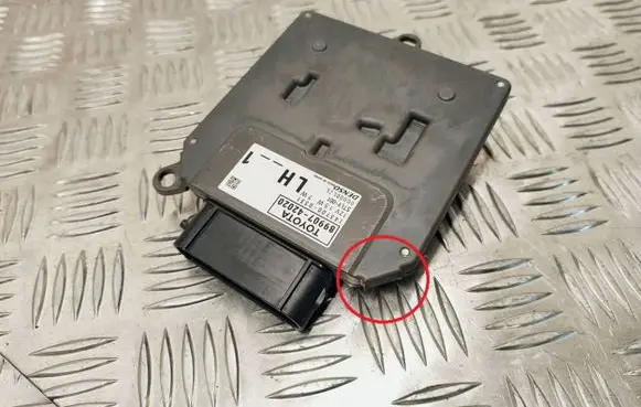Toyota RAV 4 (XA50) LED ballast control module 8990742020 1437000331