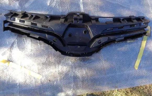 Renault Kangoo II Front bumper upper radiator grill 623101381R