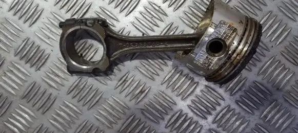 Nissan Almera Piston with connecting rod