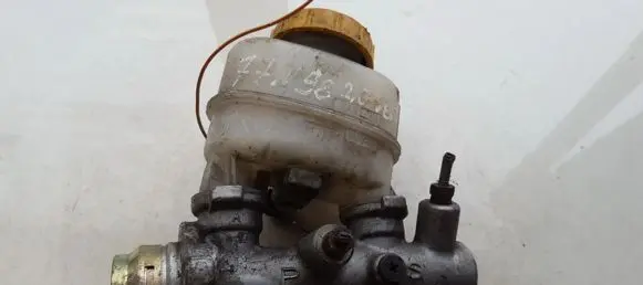 Nissan Maxima Master brake cylinder