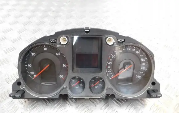 Volkswagen PASSAT B6 Speedometer (instrument cluster) 3C0920860K 3388