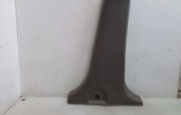 Hyundai Santa Fe (B) pillar trim (bottom)